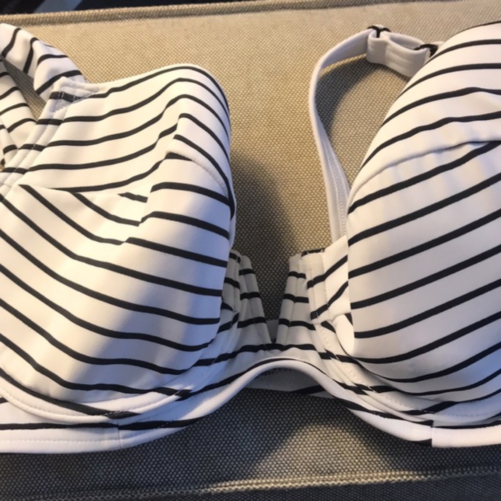 NWT Figleaves Black/White Stripe Bikini Top (32DD) - Picture 4 of 6